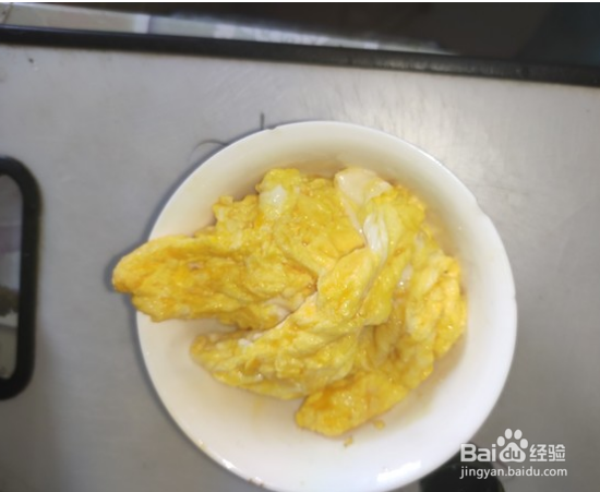 简单的蒜薹炒鸡蛋