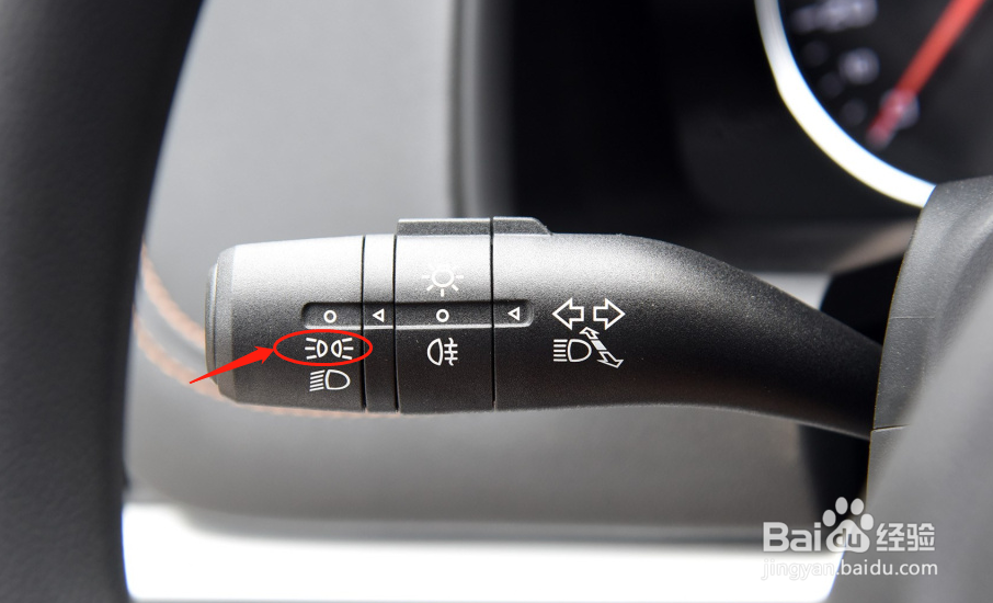 荣威汽车i6灯光如何调节