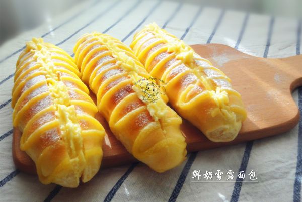 鲜奶雪露面包