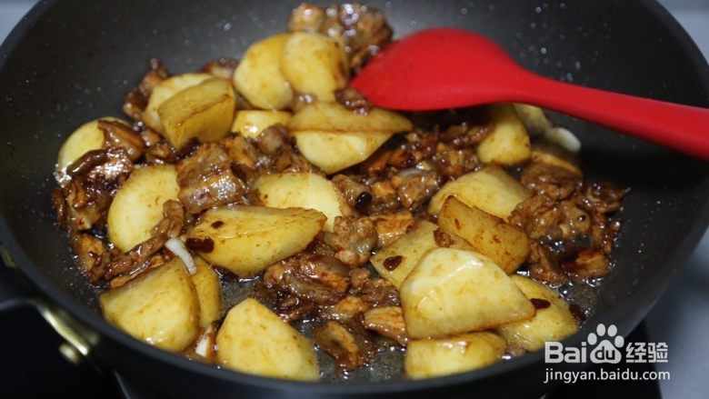 五花肉炒青椒土豆片