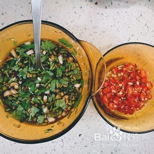 凉拌麻辣手撕鸡的做法