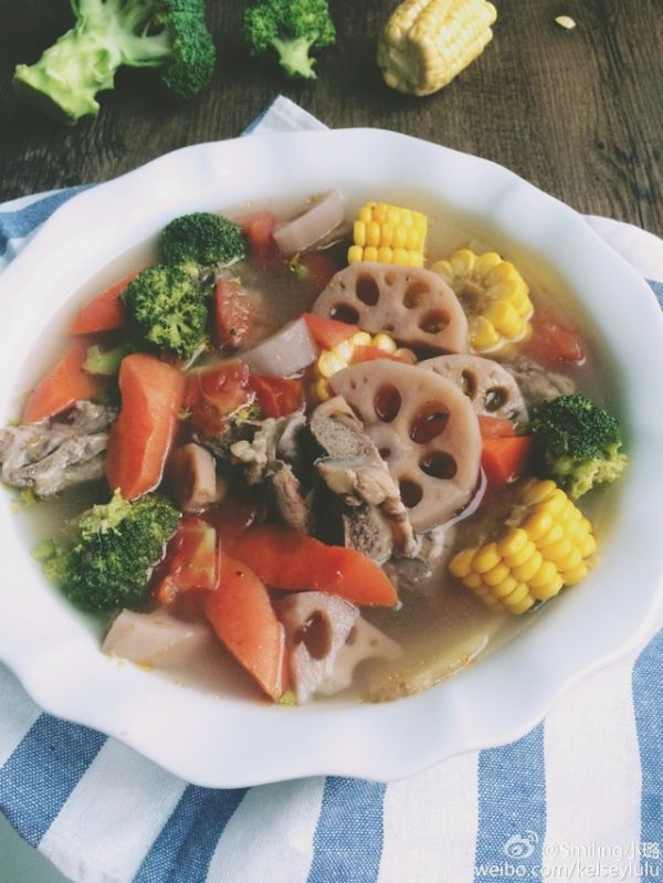 彩蔬玉米猪骨汤