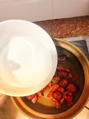 当归红枣枸杞鸡蛋汤