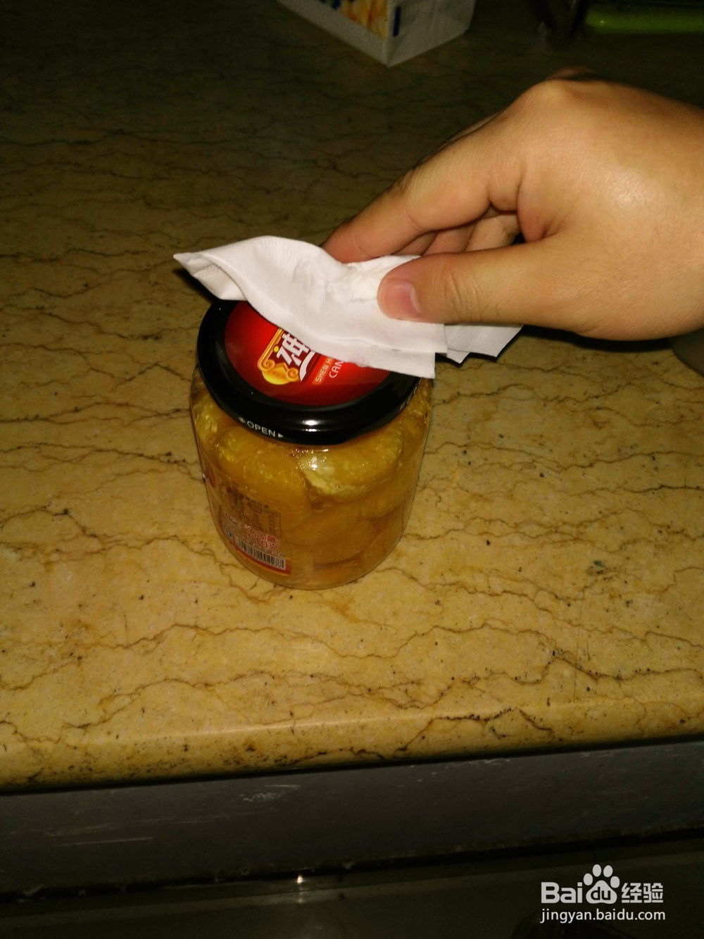 怎样快速打开玻璃罐头？