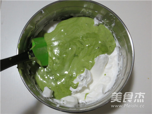 美丽的玫瑰花戚风蛋糕