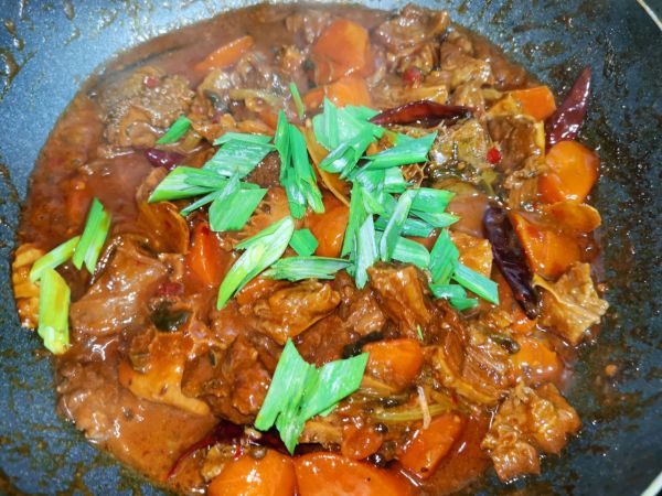 秘制萝卜焖牛腩