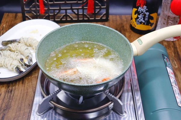 红红火火腰缠万贯面条炸大虾高颜值好口味