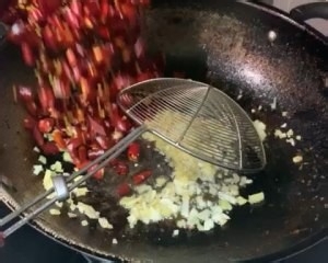 辣子鸡丁的做法