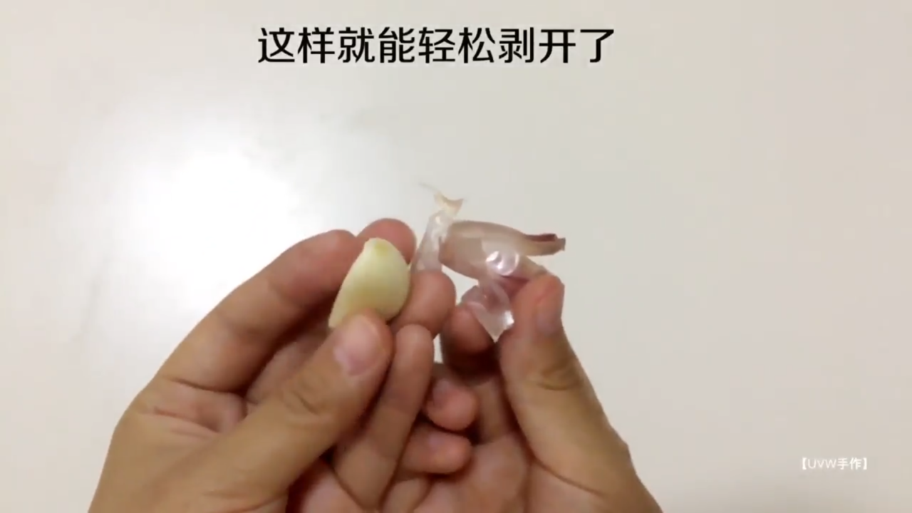 如何快速剥出完美大蒜