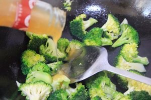 食补养生鲍汁西兰花炒虾仁的做法