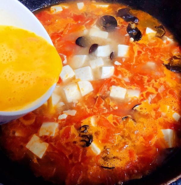 西红柿豆腐木耳蛋花汤