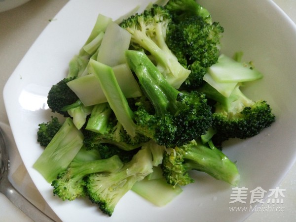 西兰花虾仁的做法