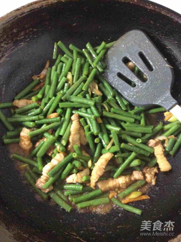 豇豆炒肉的做法