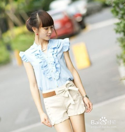 如何选购荷叶边衬衫?荷叶边衬衫搭配技巧