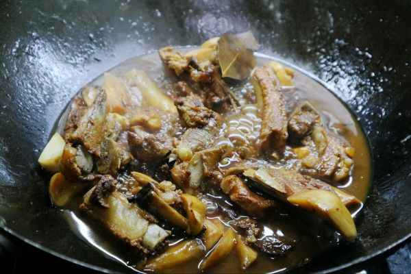 杏鲍菇酱焖排骨