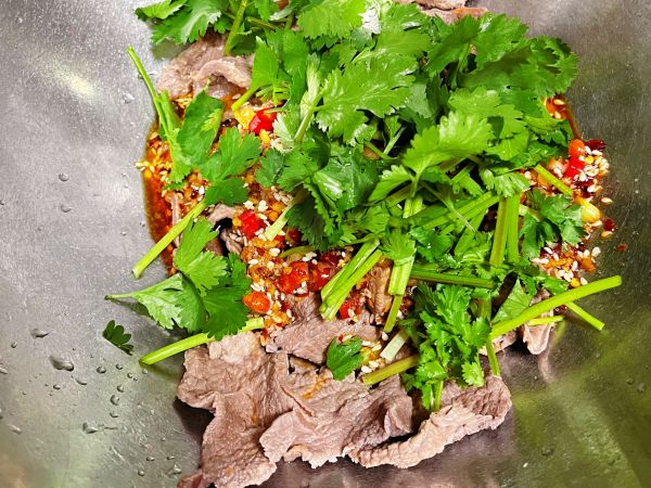 捞汁香菜拌牛肉