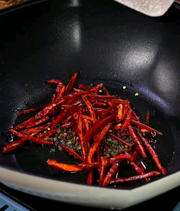 特色干煸鱿鱼须