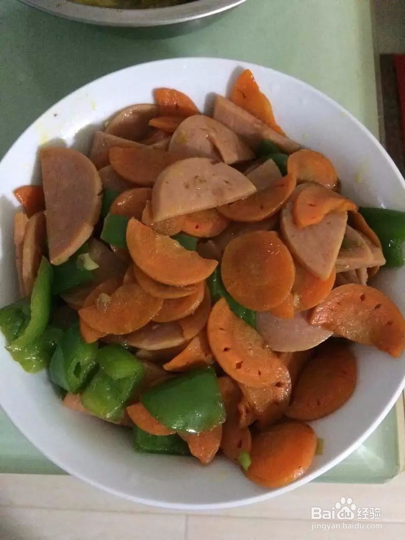 简单快速的炒菜---青椒胡萝卜炒香肠