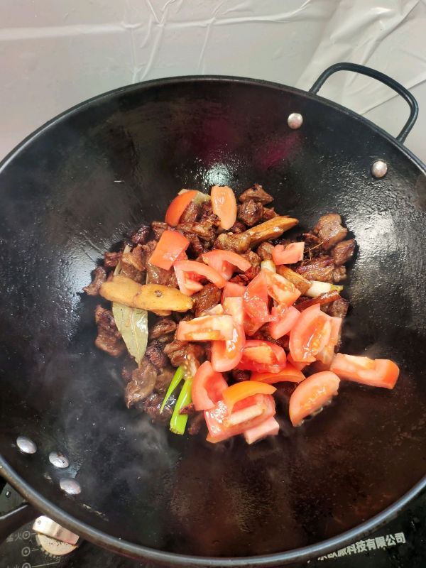 西红柿土豆牛腩煲