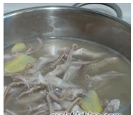 美味酱烧鸭舌+青椒煸鸭舌