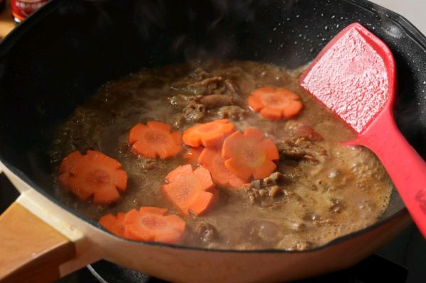 罗勒肥牛卷盖浇饭