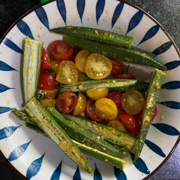 青花椒盐风味三文鱼蔬菜沙拉空气炸