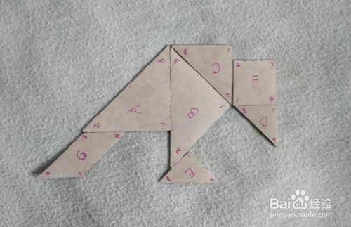 用七巧板怎样拼一只低着头的乌鸦?