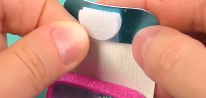 怎样给芭比制作亮片手提包