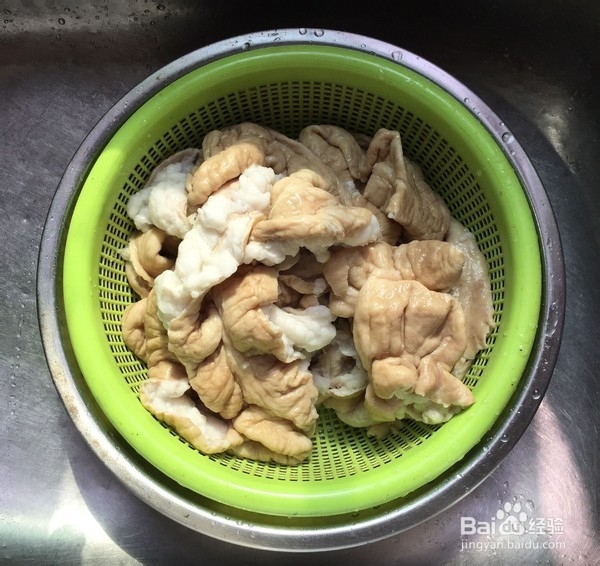 肥肠煮黑鱼的做法