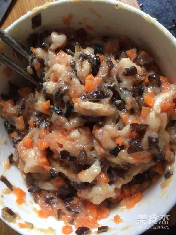 红萝卜木耳鲜肉云吞