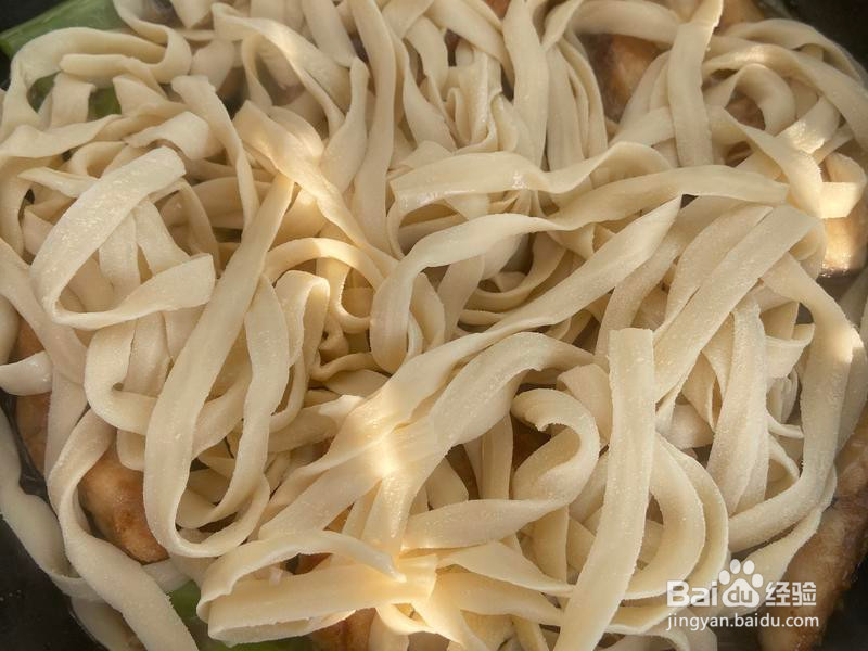 草鱼焖面的做法