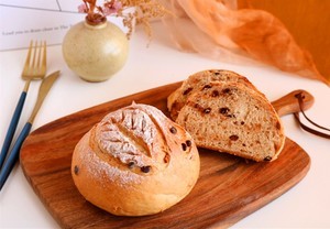 淡奶油花生巧克力豆面包的做法