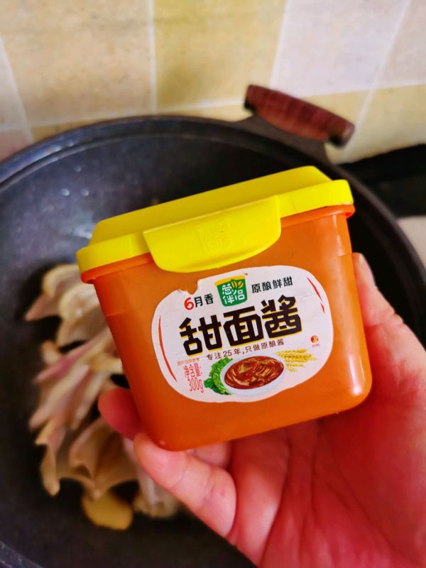 家常酱香鸭掌煲