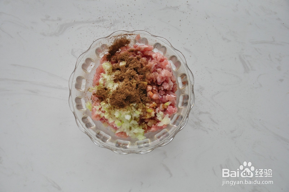 这道鲜香软糯的糯米珍珠丸子送给你~