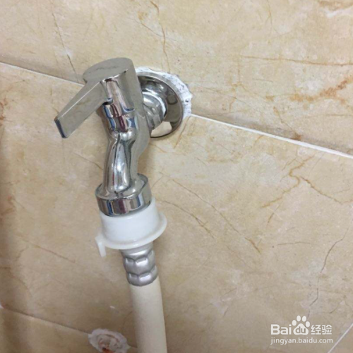 水管断了怎么堵住水