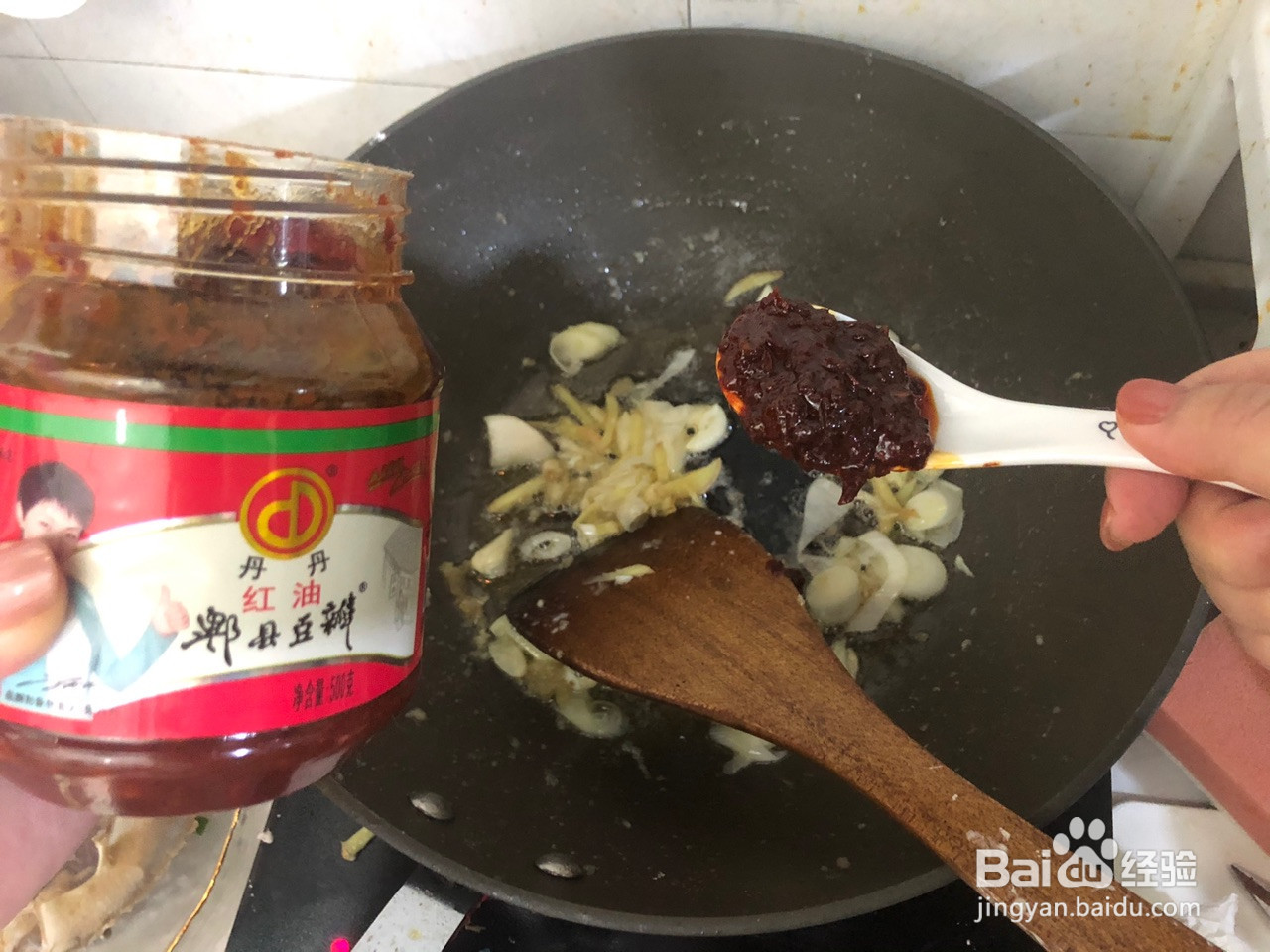 梭子蟹炒年糕的做法