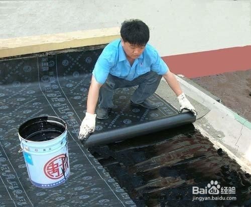 夏季雨水大,屋顶老漏水如何解决?