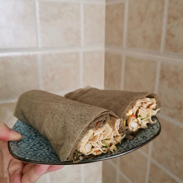 杂粮煎饼蔬菜卷