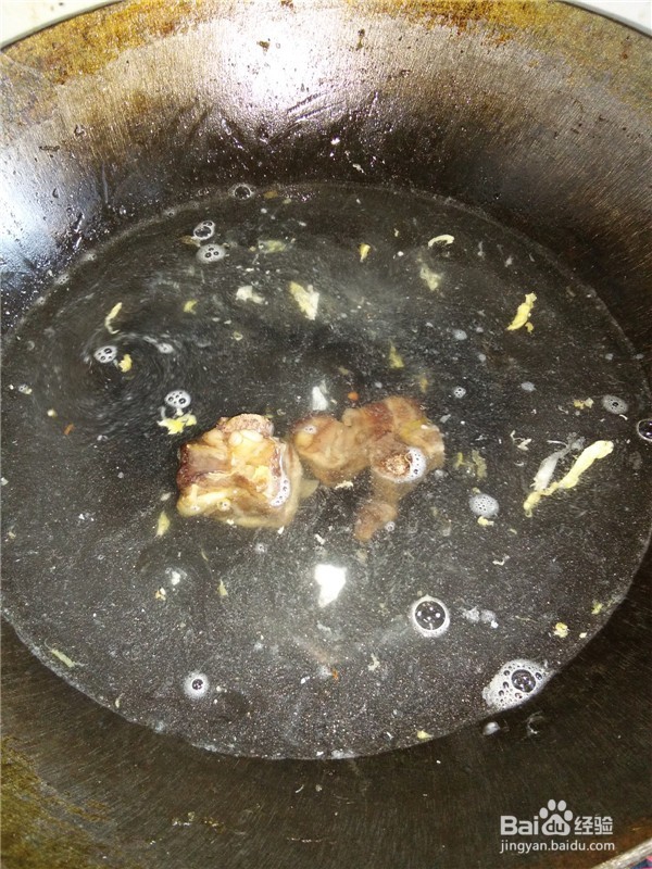 营养早餐排骨鸡蛋面