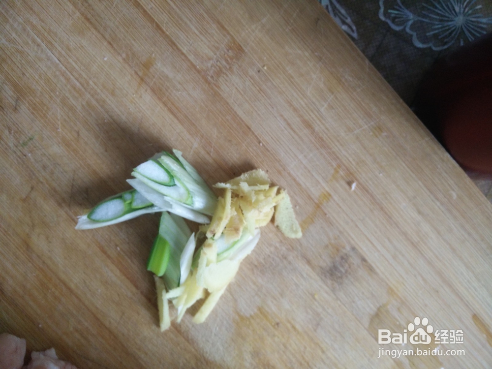 超级好吃的芹菜炒肉 家常炒菜