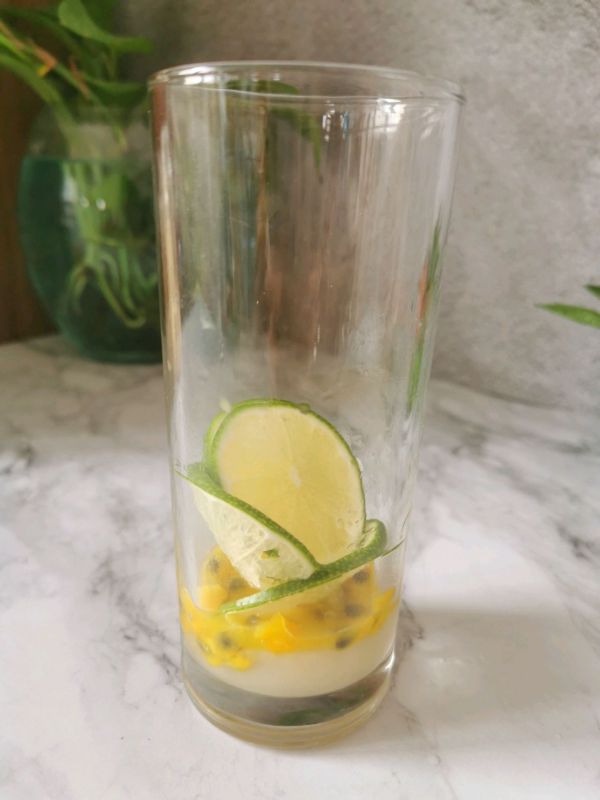 薄荷百香果气泡水