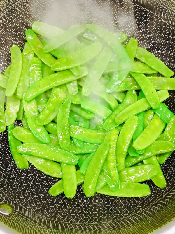 荷兰豆炒麻辣香肠