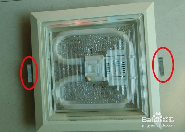 怎样更换坏的厕所吸顶灯(家电维修技窍)