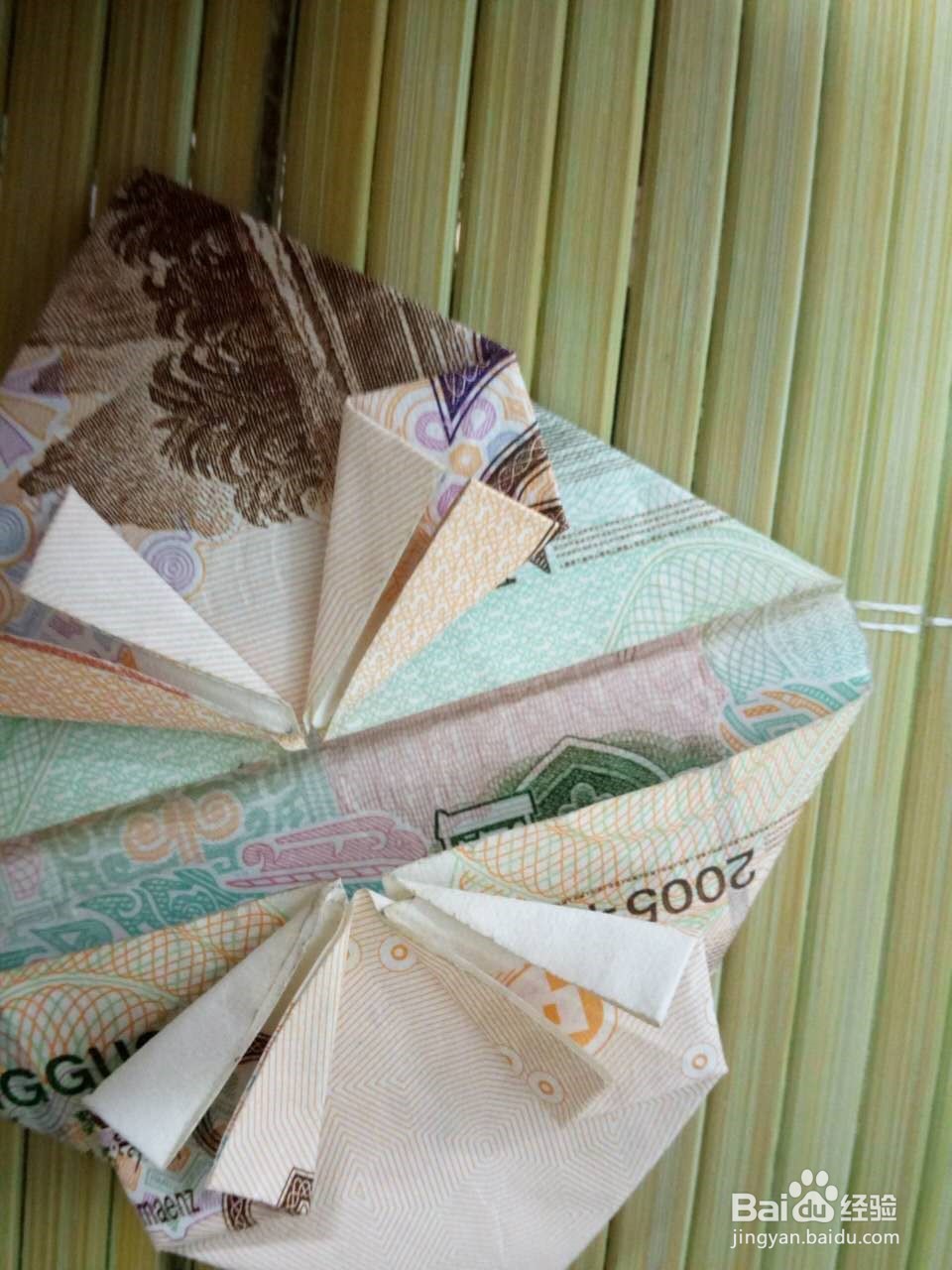 如何用纸币折爱心