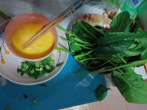如何做菠菜炒鸡蛋