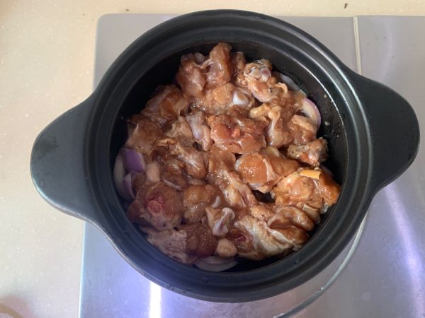 砂锅葱香鸡腿肉