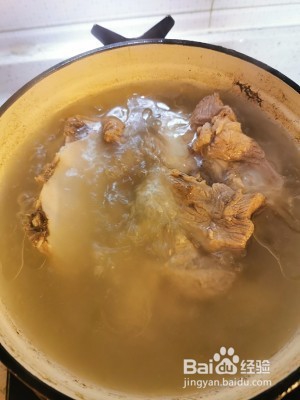 健康养生佳品粉藕棒骨暖汤的做法