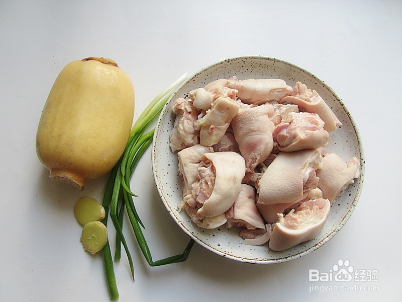 带你做莲藕枸杞猪脚养生汤