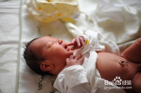 出生1周的婴儿经常哭闹,怎么办呢?