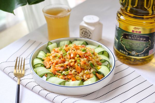 三文鱼牛油果藜麦炒饭